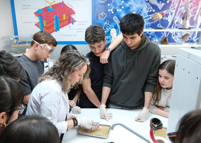 11. SINIF ÖĞRENCİLERİMİZLE GÖZ DİSEKSİYONU DENEYİ