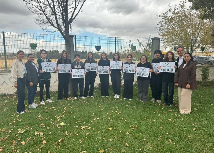 YEŞİL VATAN PROJESİ KAPSAMINDA BUGÜN OKUL BAHÇEMİZE FİDANLARIMIZI DİKTİK