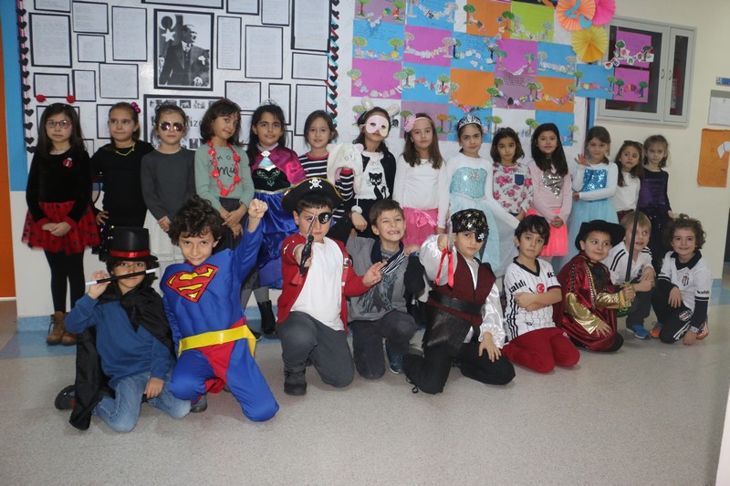 COSTUME SHOW FROM 2ND GRADERS